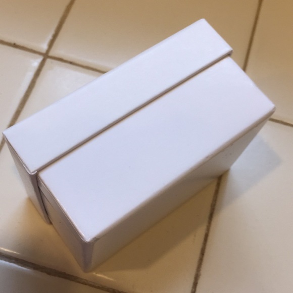 Local Eclectic empty gift box - Picture 4 of 8